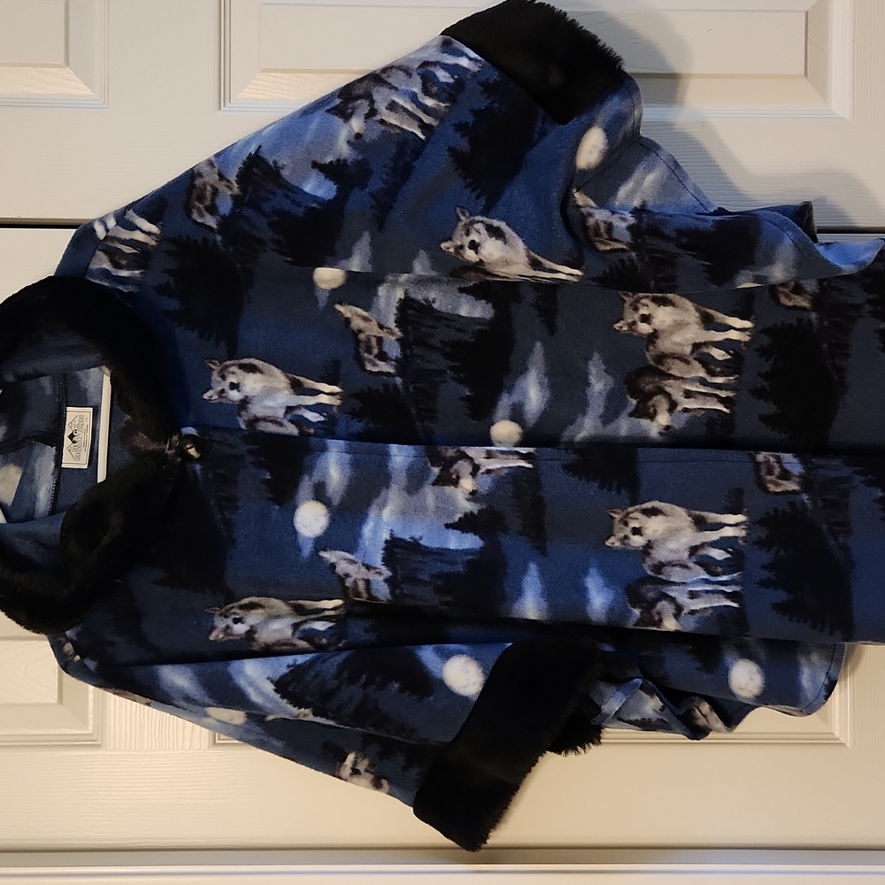Wolf Howling At Moon Hooded Cape / Poncho - Black Mountain - Oversized Southwest